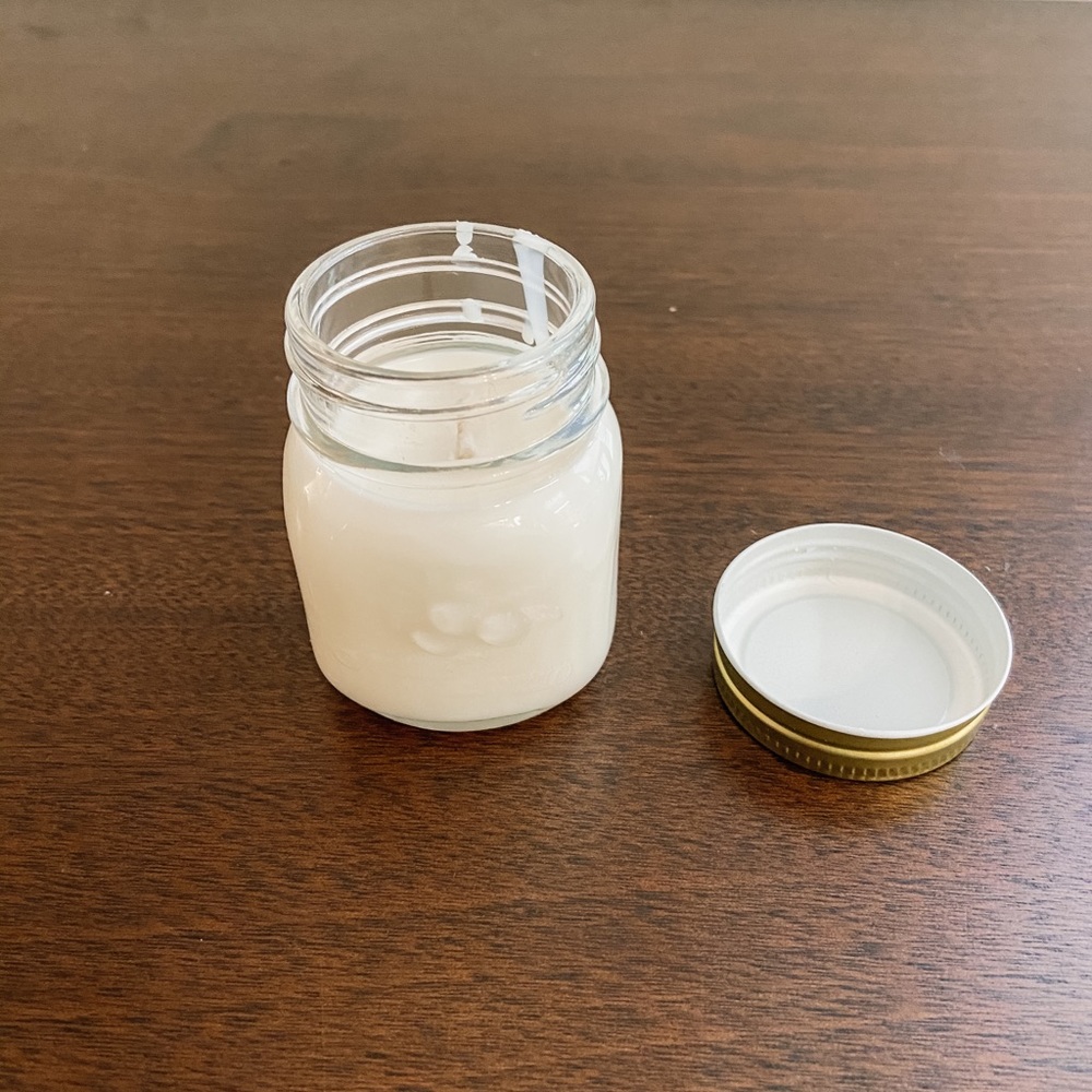 Laundry candle